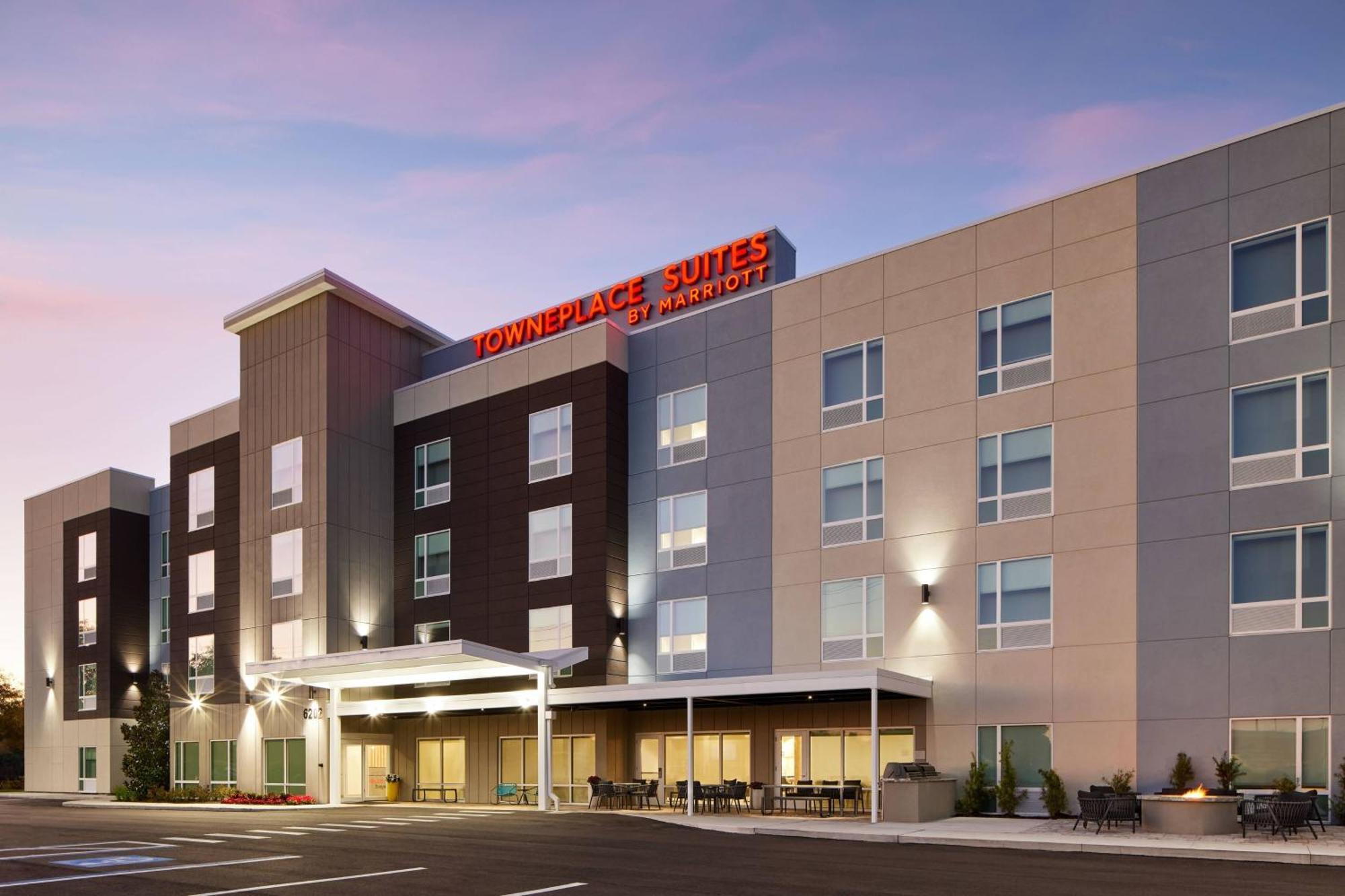 Towneplace Suites By Marriott Tampa Casino Area Orient Park Exterior foto